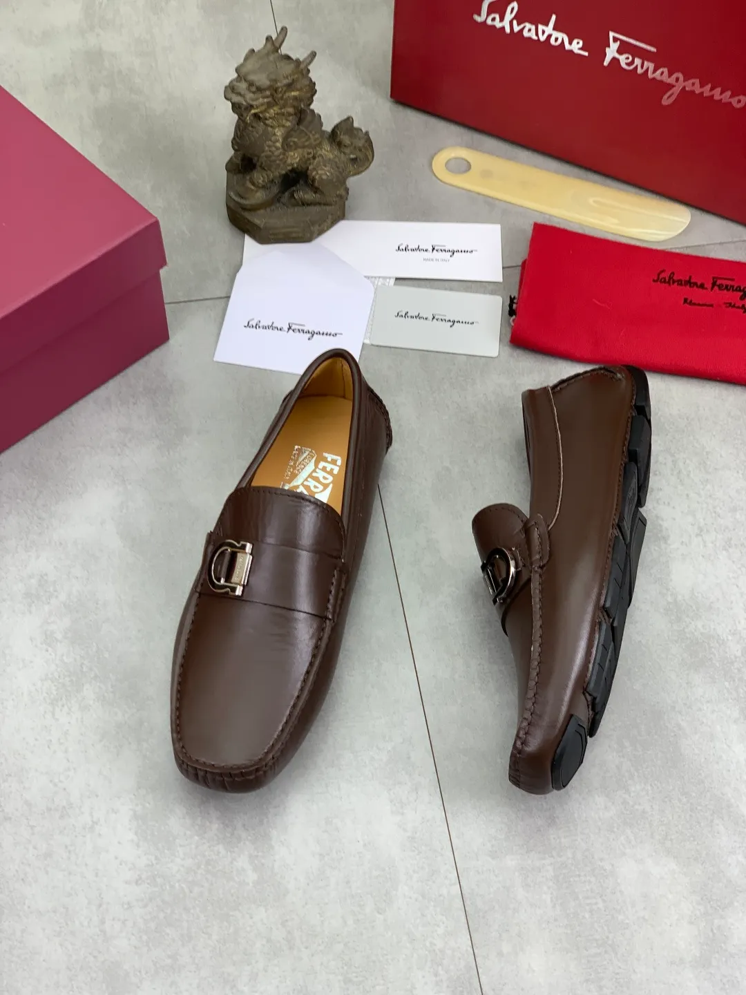 Men's shoes 💰P542 New model, high quality [Ferragamo/Ferragamo] Latest lazy slip-on shoes Original imported calfskin, imported cowhide lining + original luxury metal buckle + original combination outsole Comparison without pressure Code number: 38-45